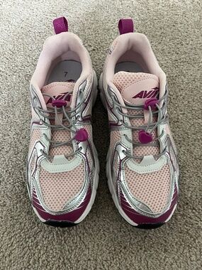 AVIA Bungee Sneaker , Only used once !